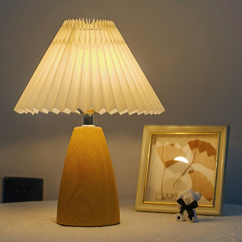 Scalloped Pleated Cone Fabric Table Lamp