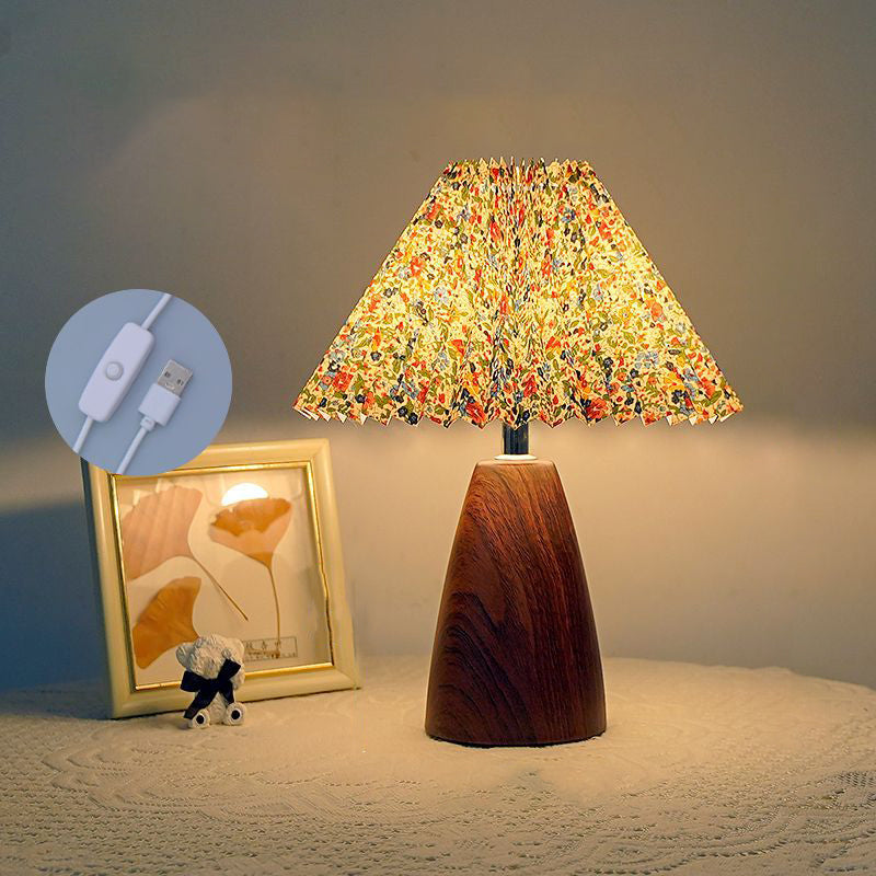 Scalloped Pleated Cone Fabric Table Lamp