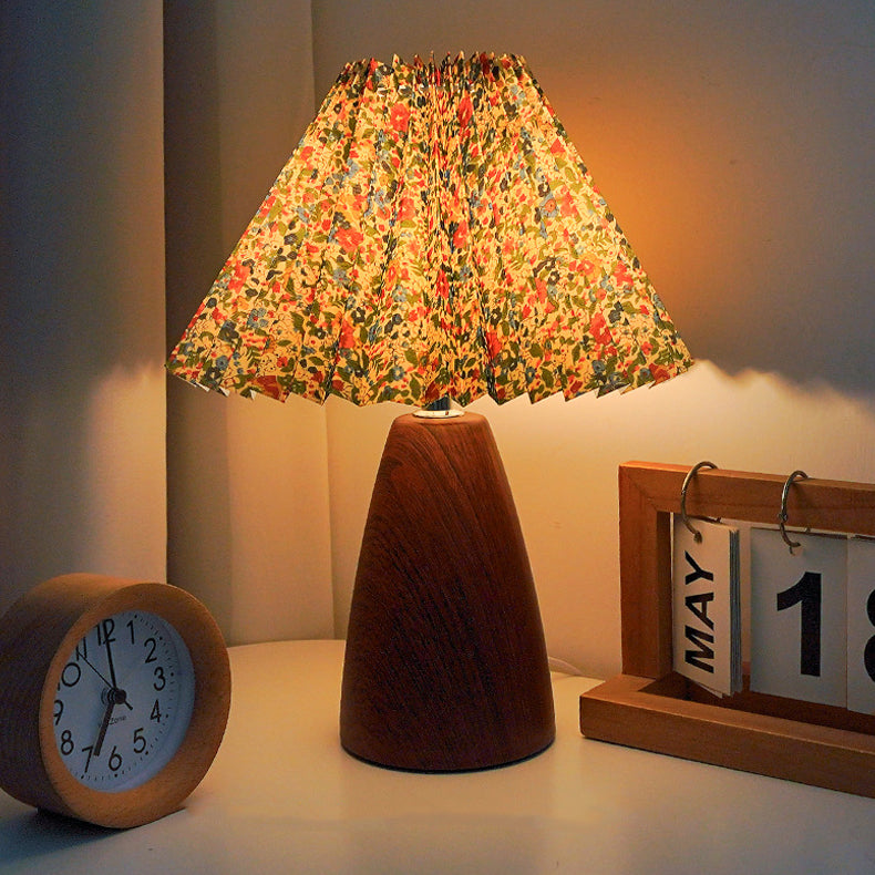 Scalloped Pleated Cone Fabric Table Lamp