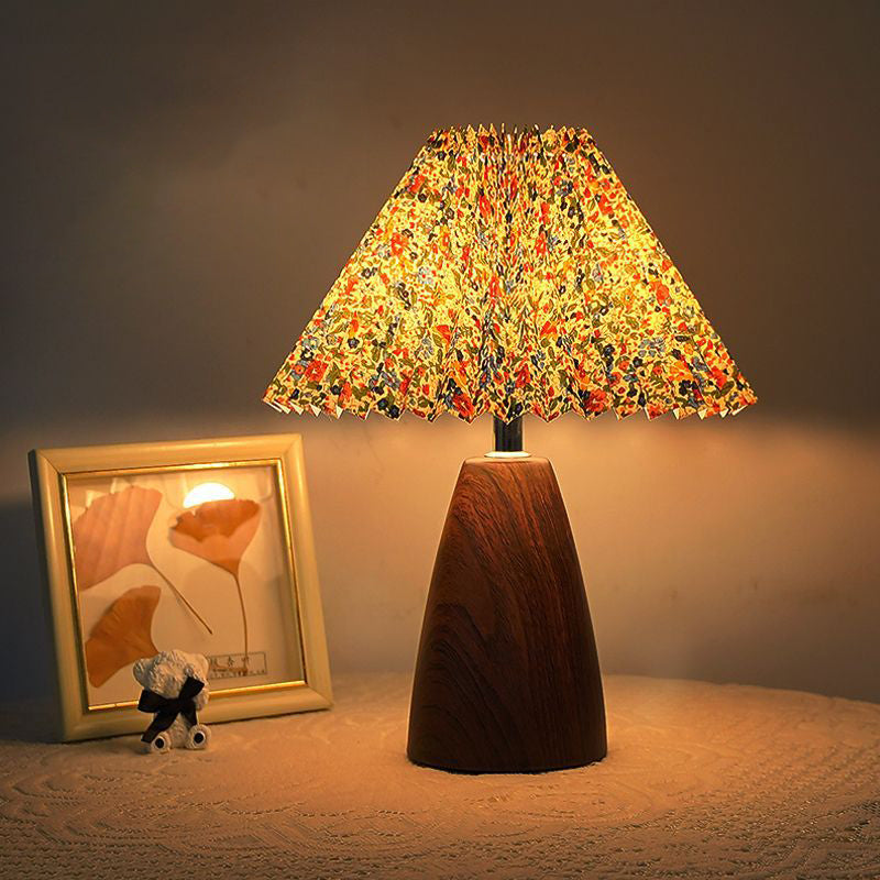 Scalloped Pleated Cone Fabric Table Lamp