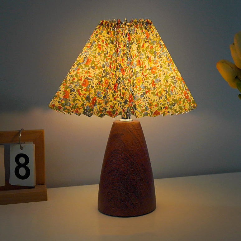 Scalloped Pleated Cone Fabric Table Lamp