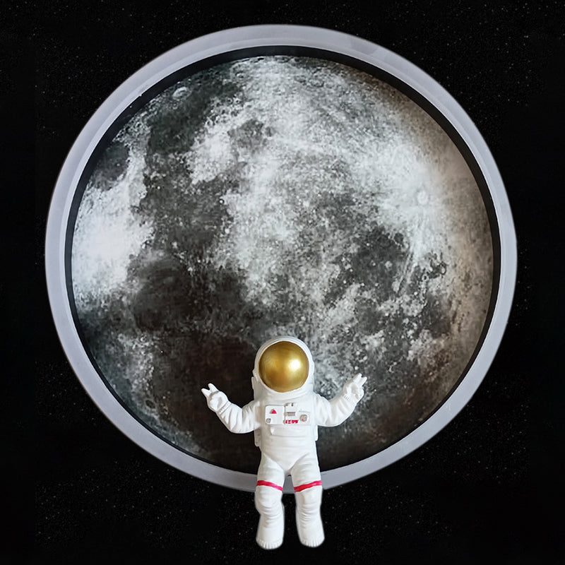 Astronaut Starry Night Round Wall Lamp