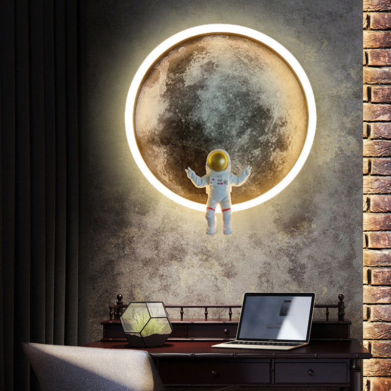 Astronaut Starry Night Round Wall Lamp
