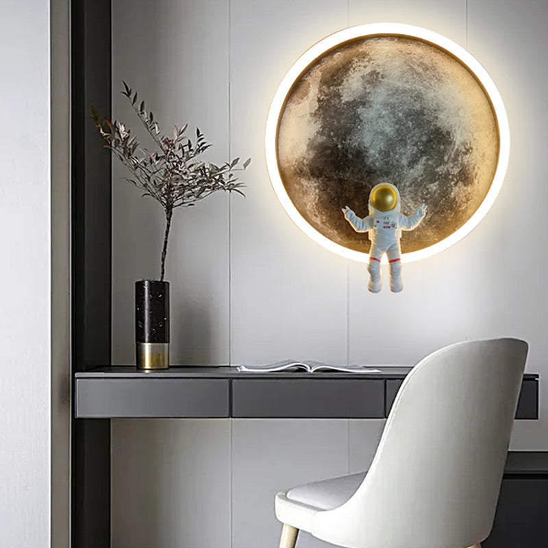 Astronaut Starry Night Round Wall Lamp