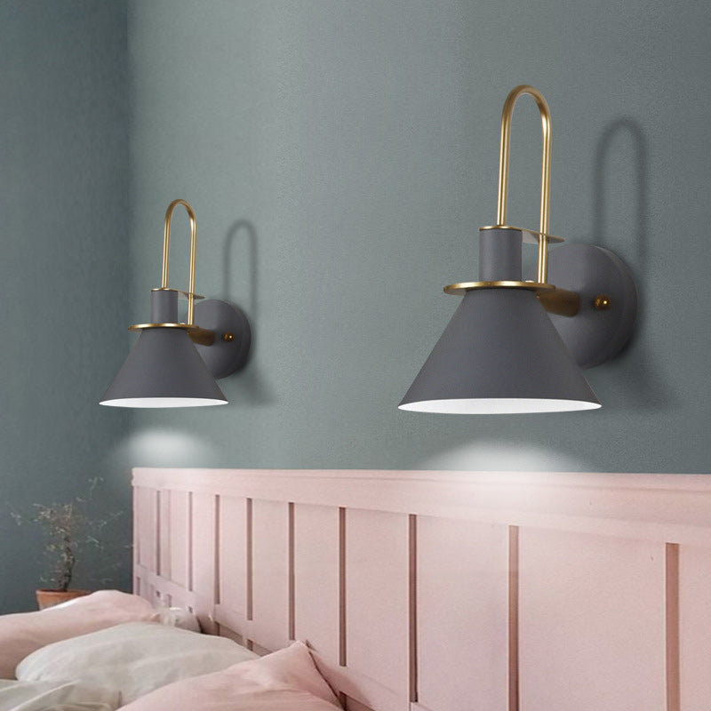 Scalloped Curved Round Iron Wall Lamp