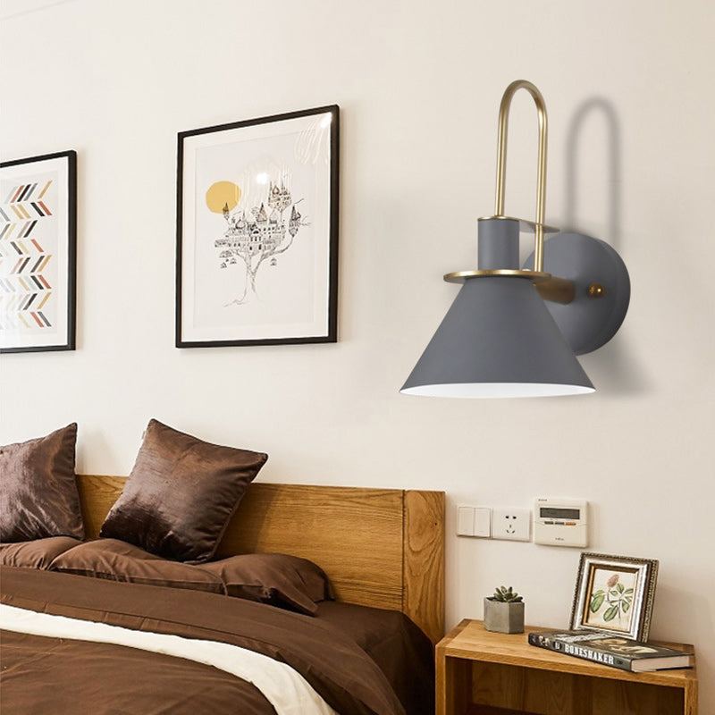Scalloped Curved Round Iron Wall Lamp