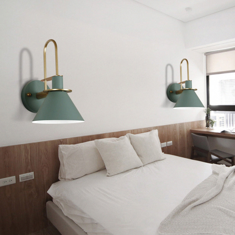 Scalloped Curved Round Iron Wall Lamp