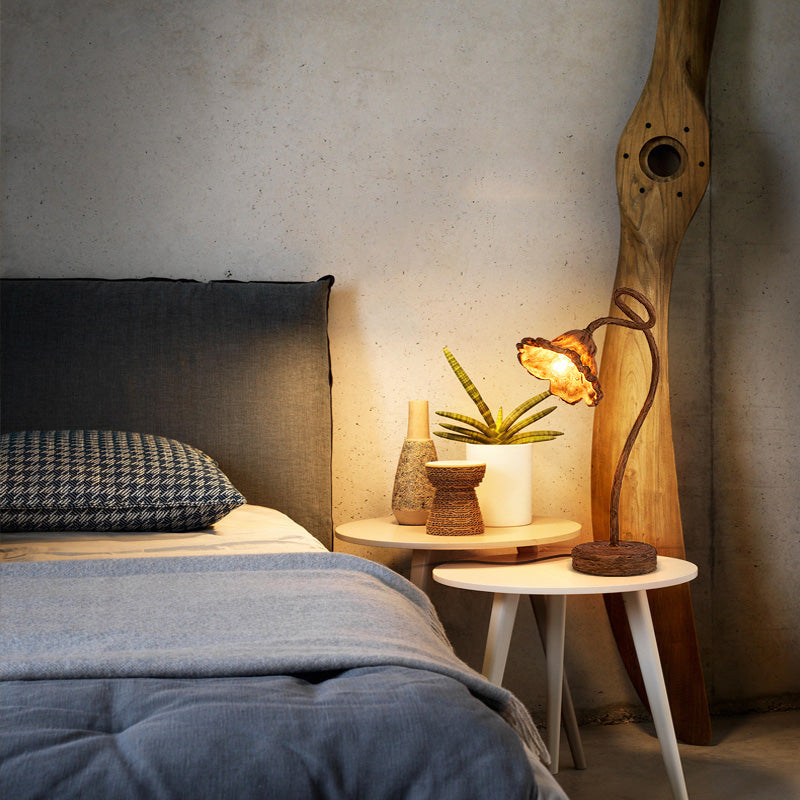 Resin Iron Flower Simulation Table Lamp
