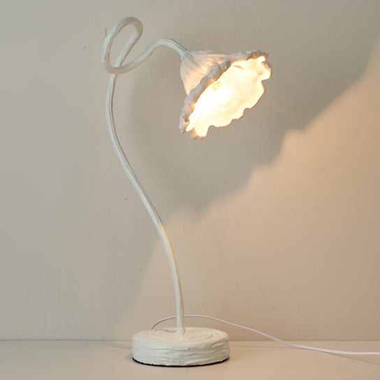 Resin Iron Flower Simulation Table Lamp