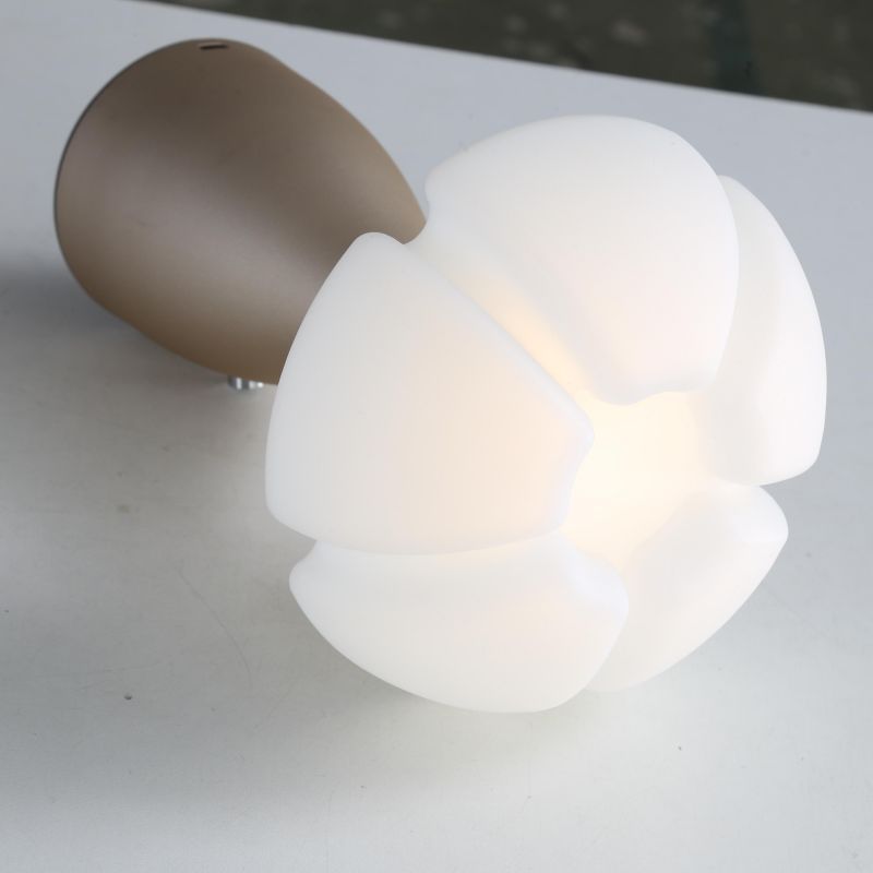 Iron Plastic Dome Cloud Table Lamp