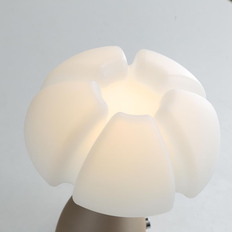 Iron Plastic Dome Cloud Table Lamp