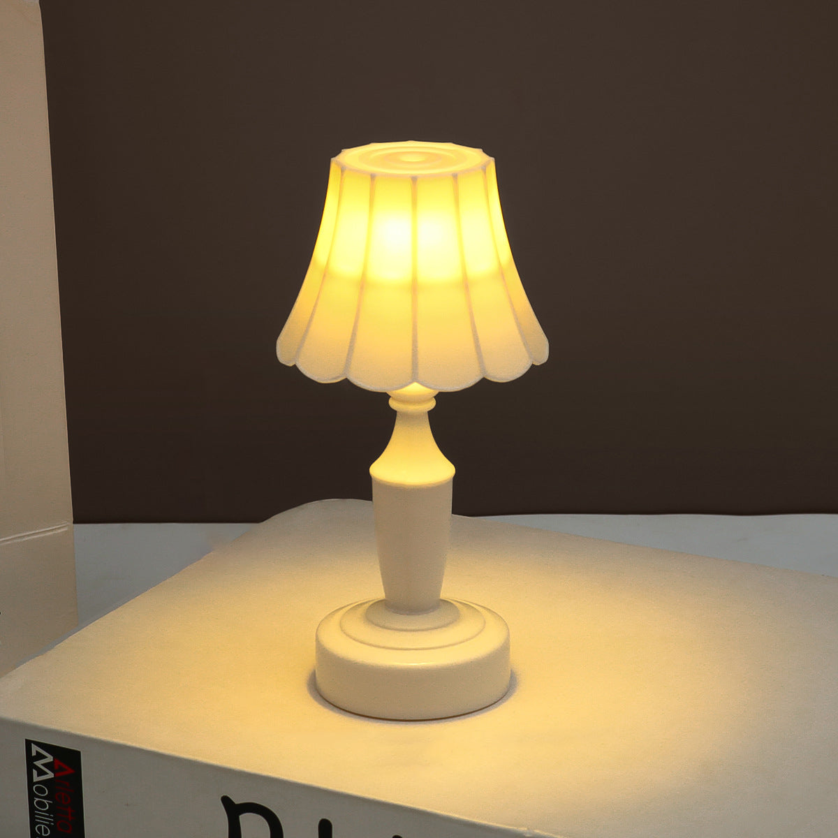 Battery ABS Flower Pleated Table Lamp