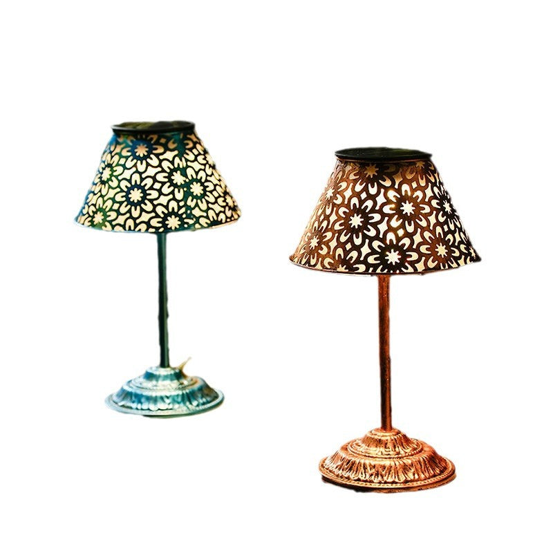 Farmhouse Rechargeable Conic Flower Outdoor Light