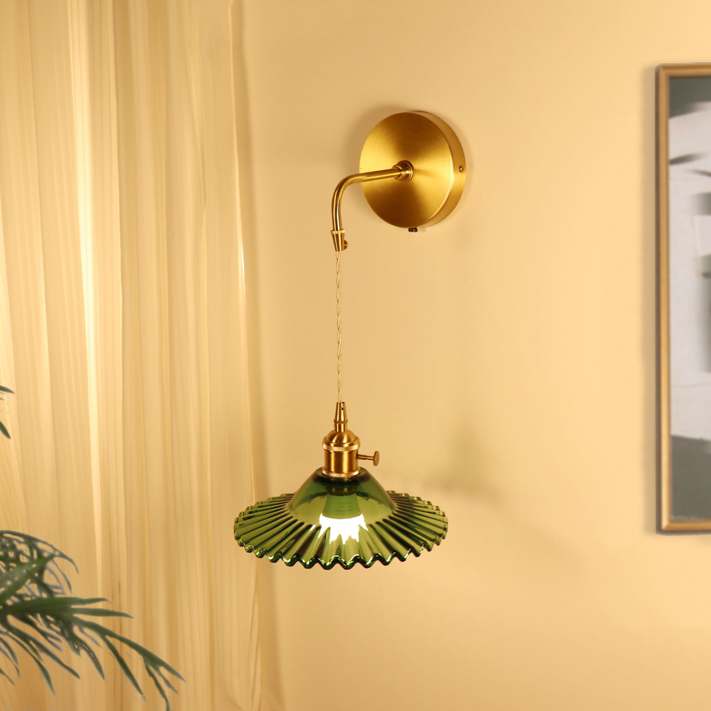 Rechargeable Brass Glass Scalloped Wall Lamp