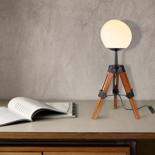 PE Round Wood Tripod Table Lamp