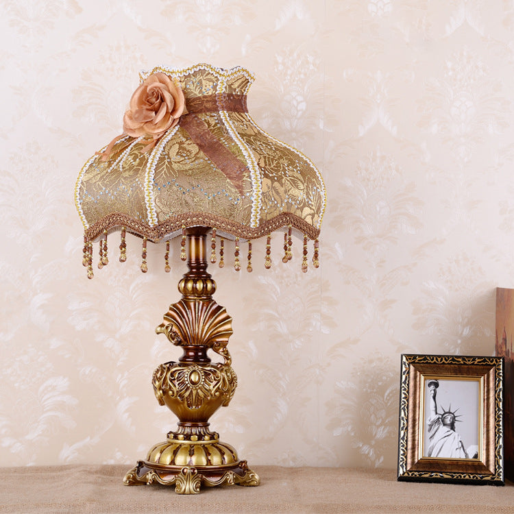 Pastoral Flower Pattern Fabric Table Lamp