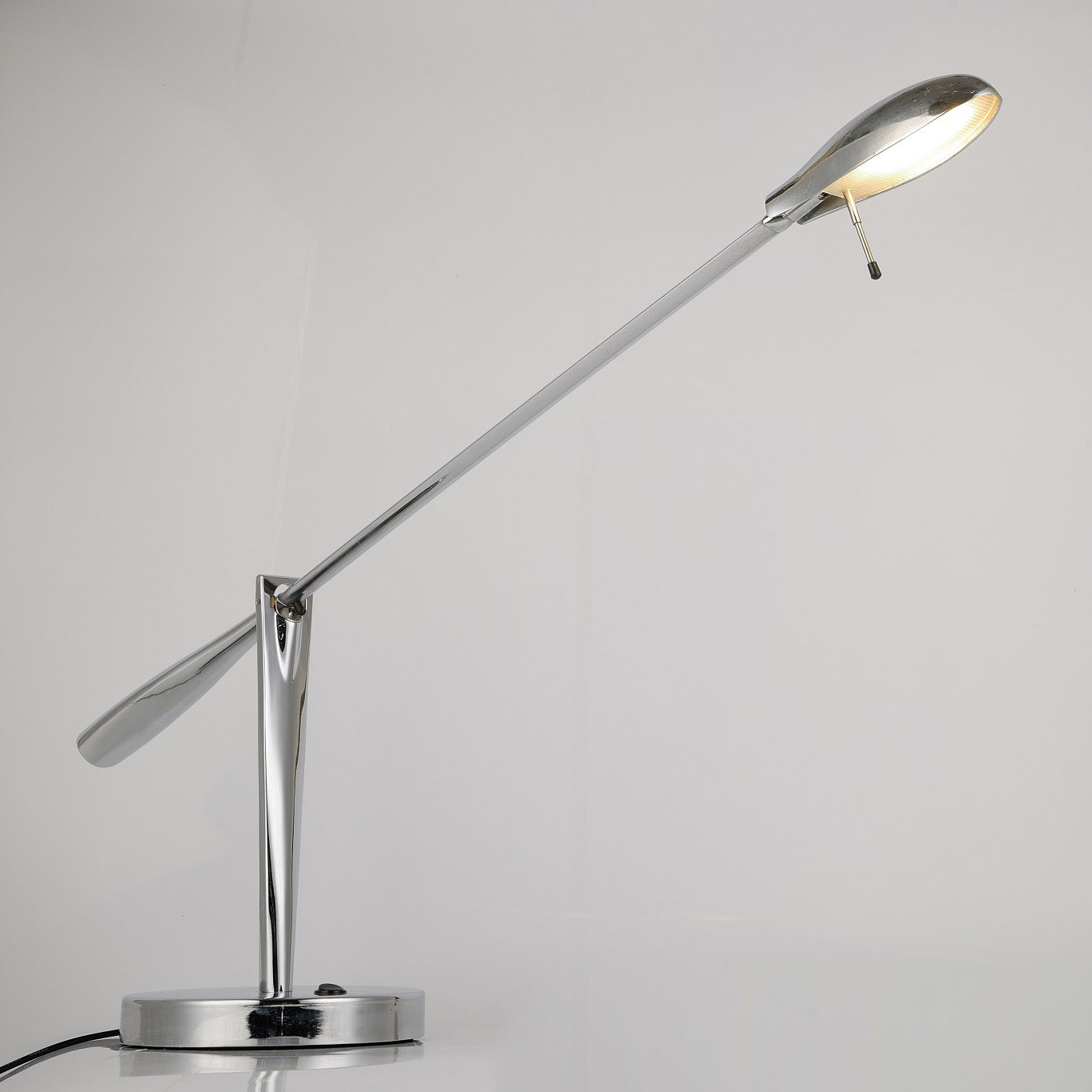 Long Arm Iron Metal Table Lamp