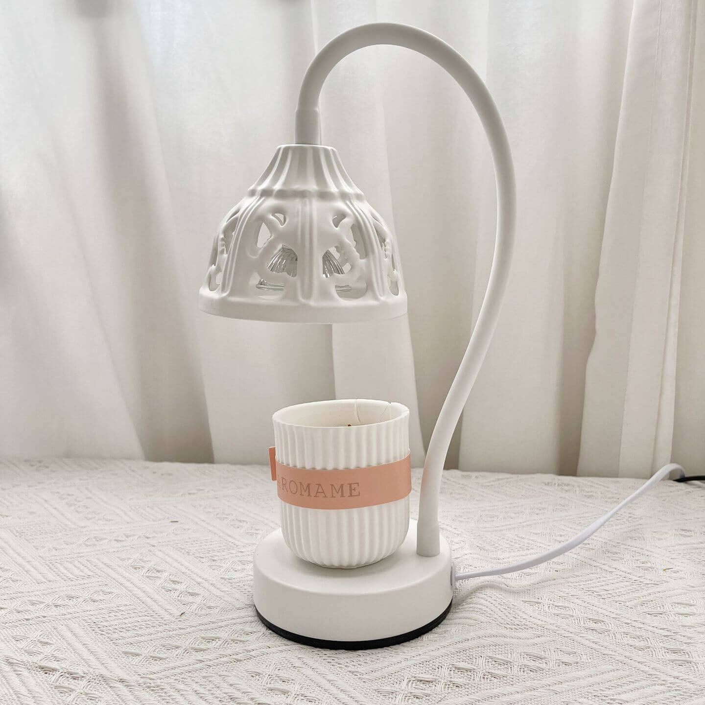 Style Hollow Round Design Table Lamp