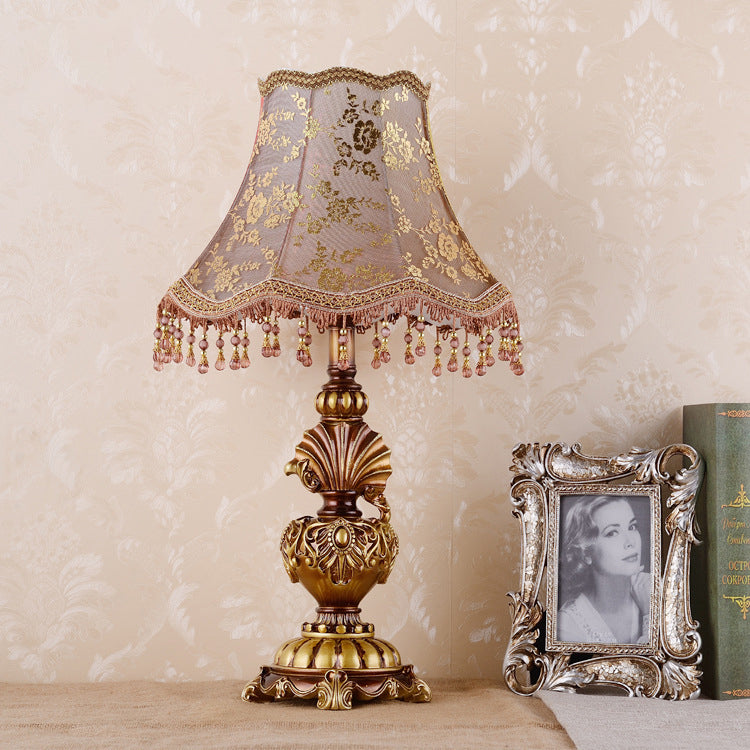 Pastoral Flower Pattern Fabric Table Lamp