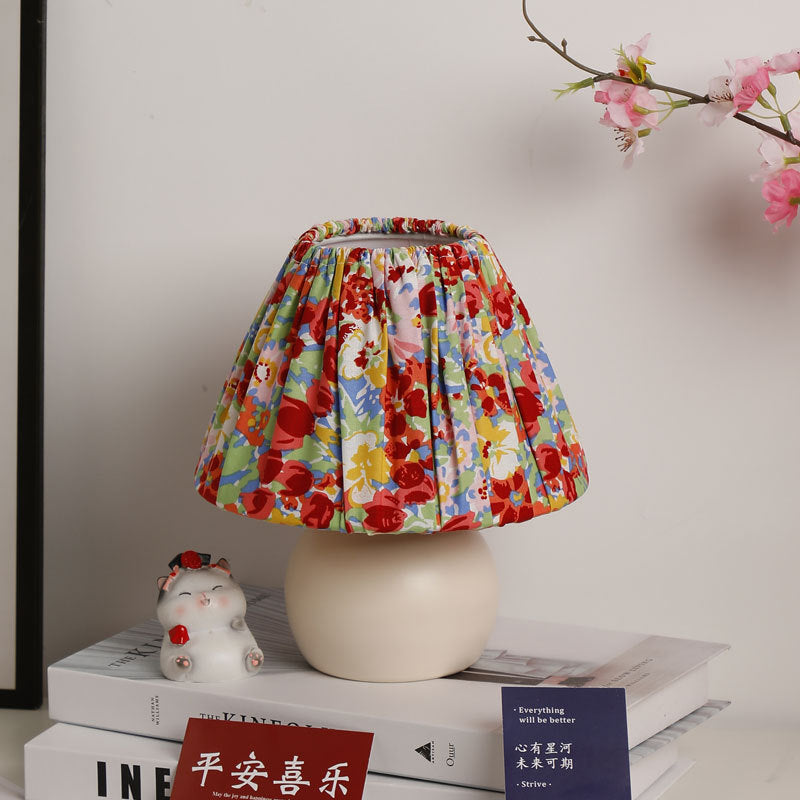 Pastoral Floral Pattern Fabric Table Lamp