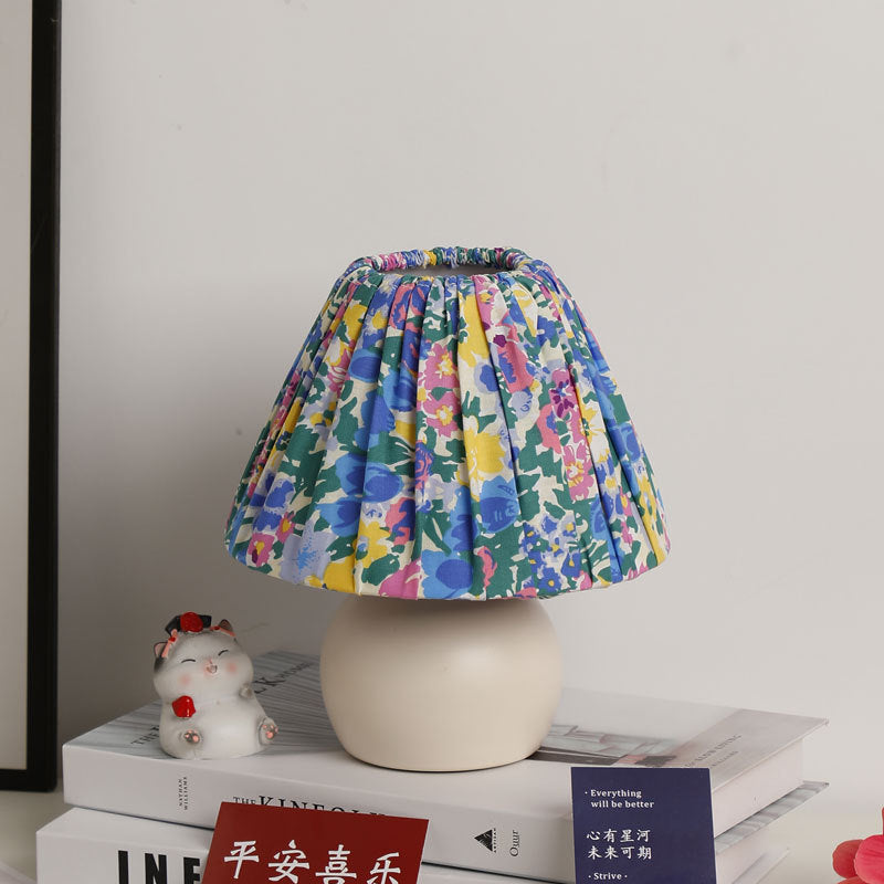 Pastoral Floral Pattern Fabric Table Lamp